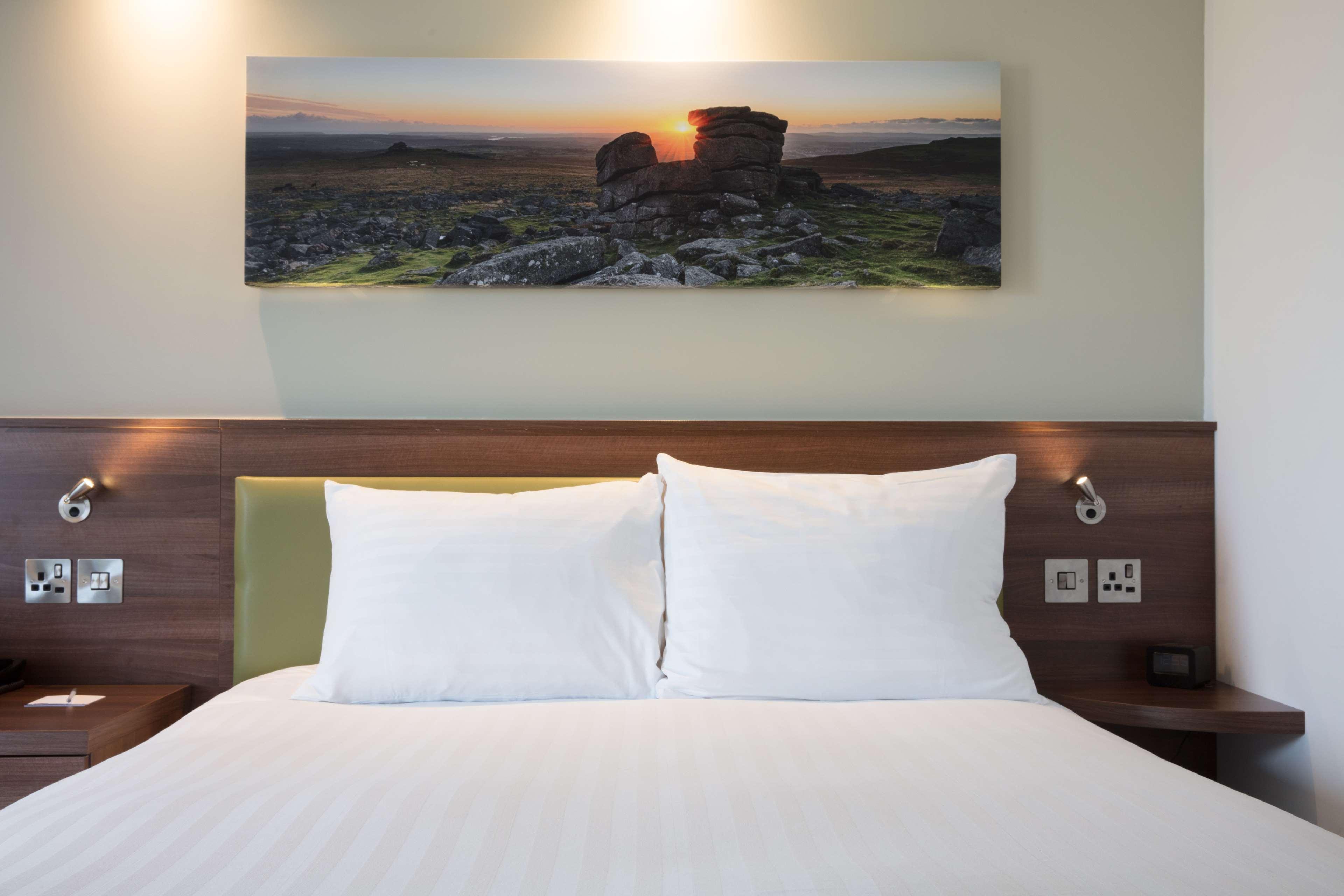 Hampton By Hilton Exeter Airport Hotel Woodbury Exterior foto