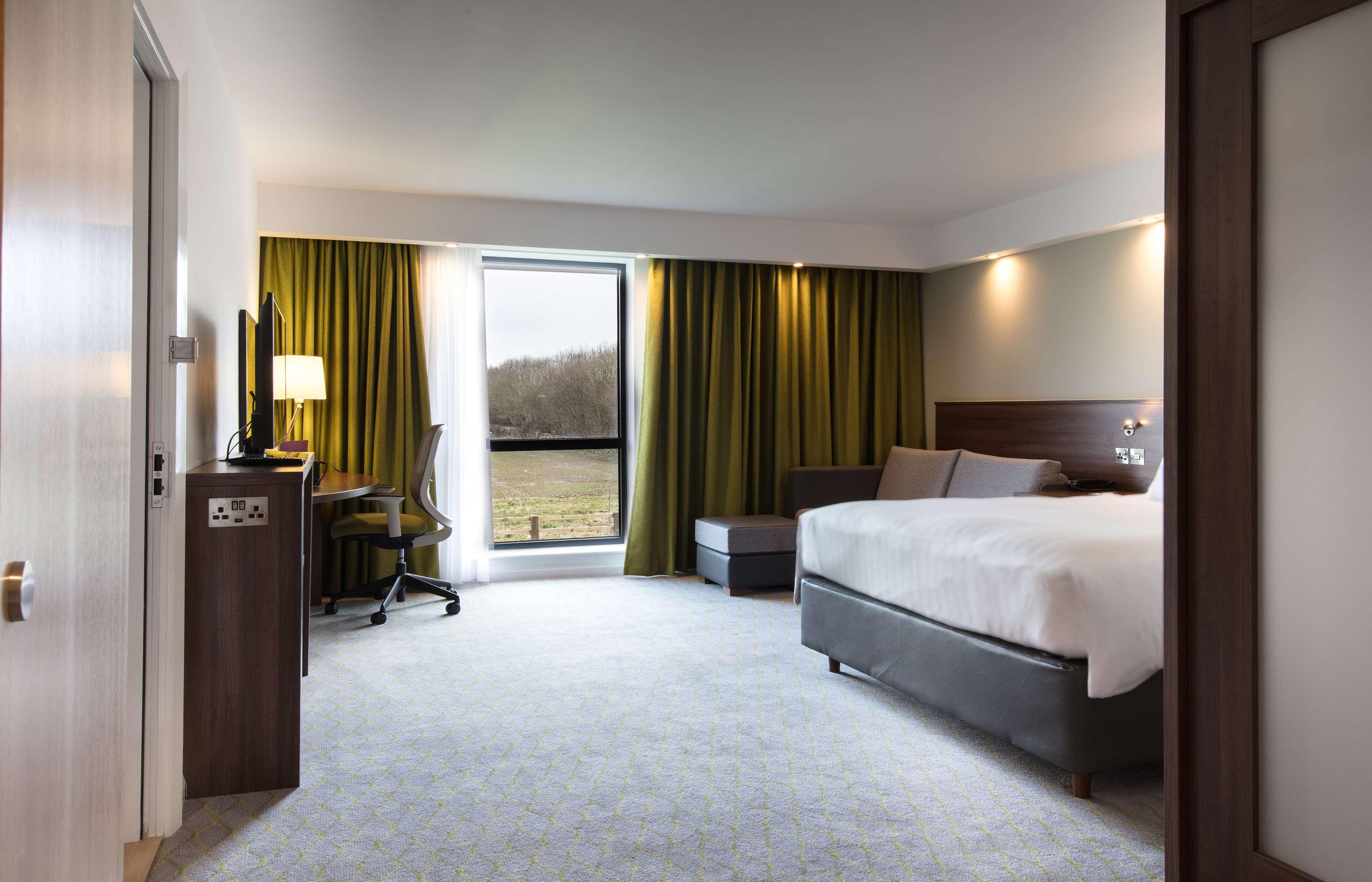 Hampton By Hilton Exeter Airport Hotel Woodbury Exterior foto