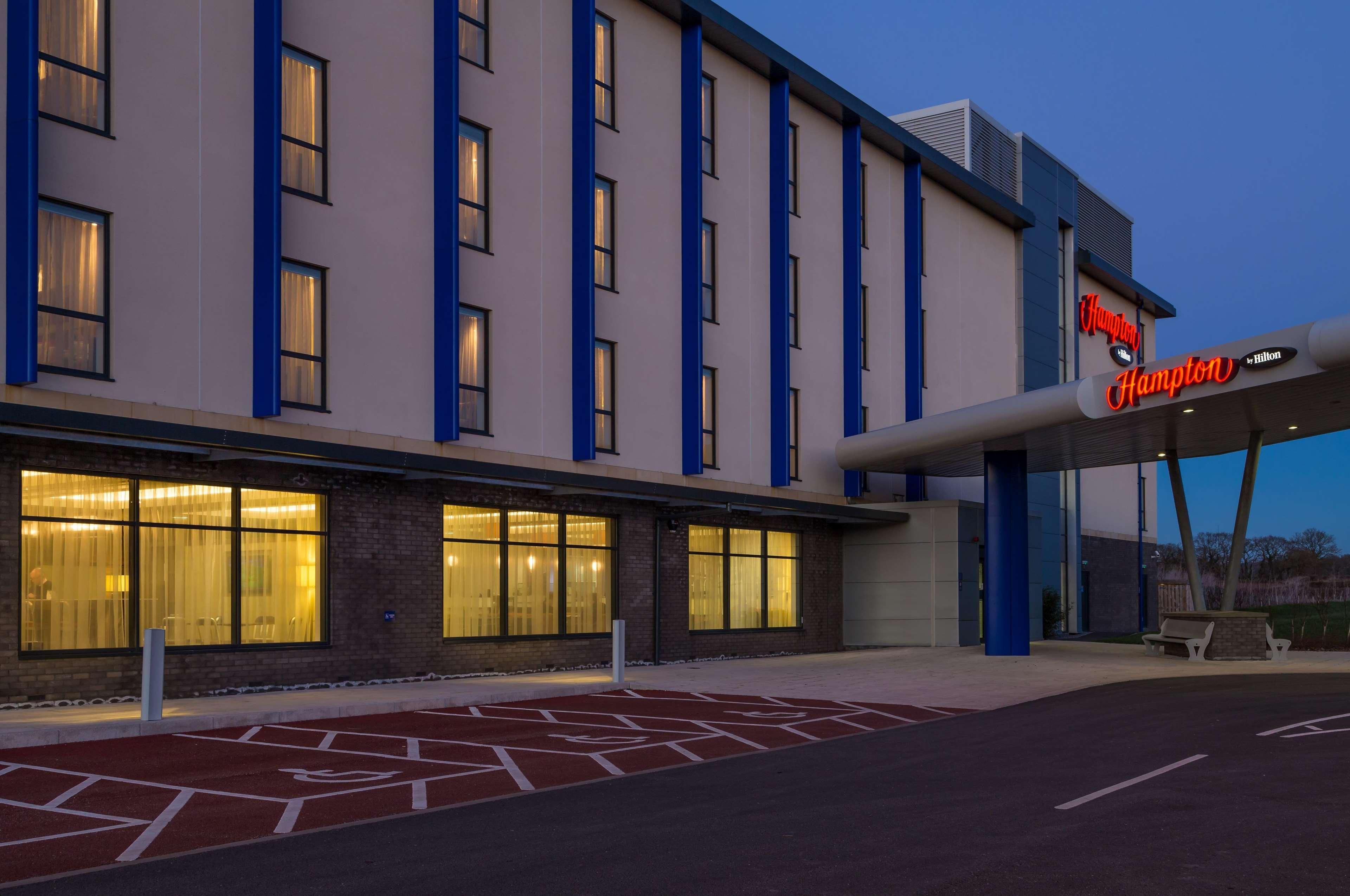 Hampton By Hilton Exeter Airport Hotel Woodbury Exterior foto