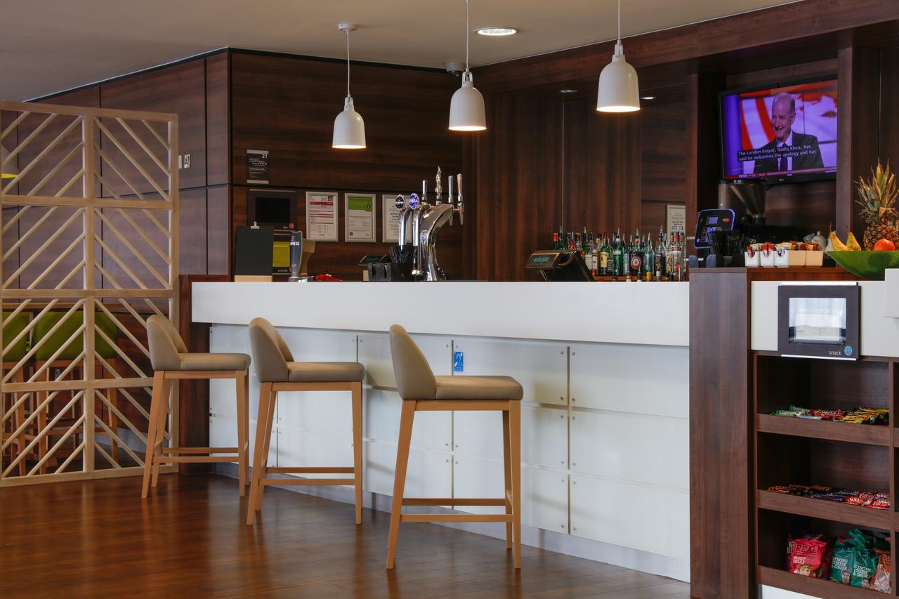 Hampton By Hilton Exeter Airport Hotel Woodbury Exterior foto