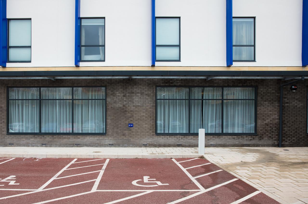 Hampton By Hilton Exeter Airport Hotel Woodbury Exterior foto